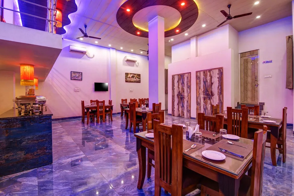 Gracious by Vishesh Hotels & Home Stay