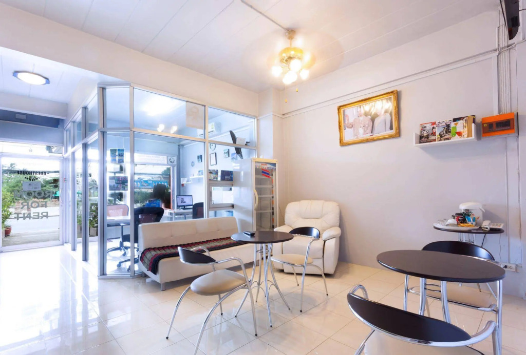 Luna Guesthouse and Travel