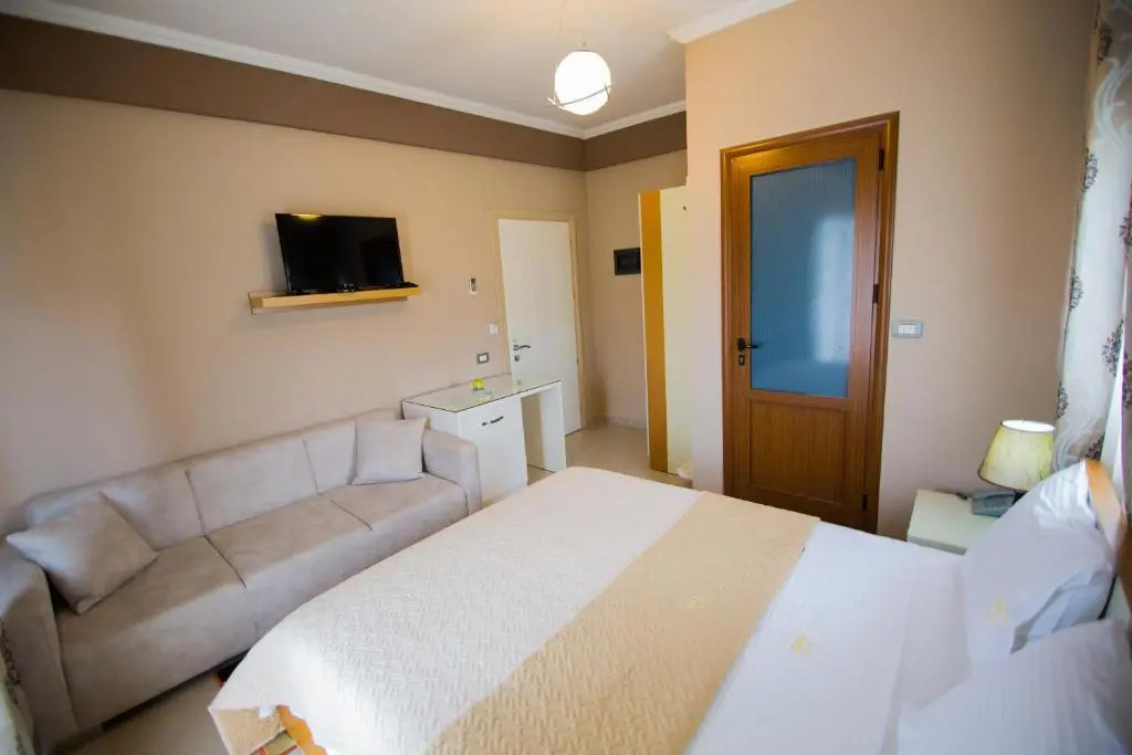 DEA Hotel 2002