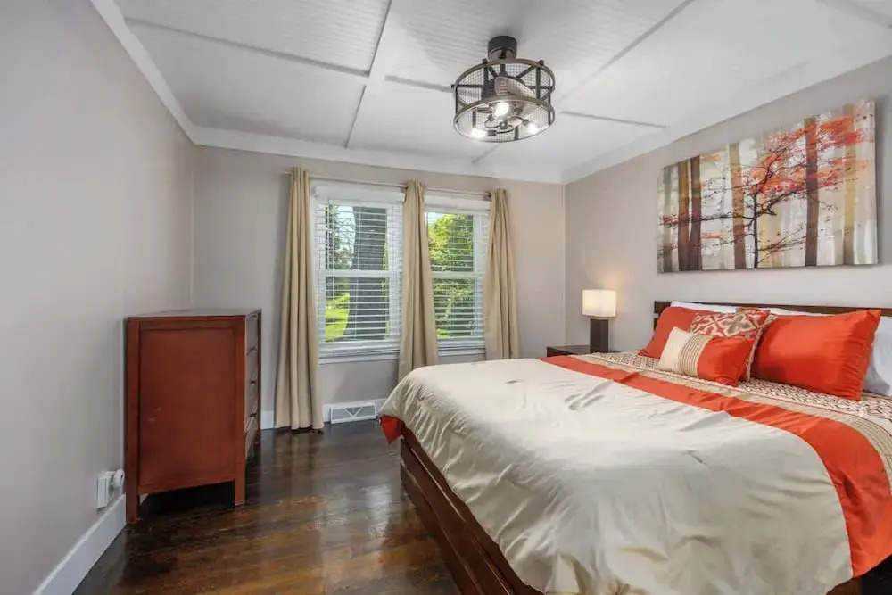 Bluestar Cottage - 2BR with Hot Tub