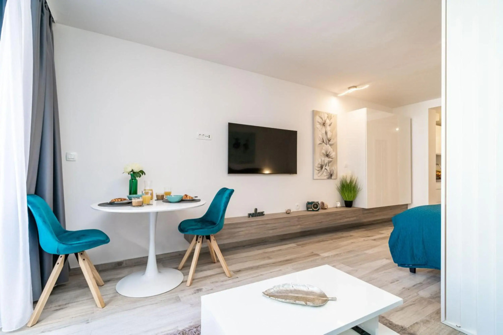 Downtown MaritA207