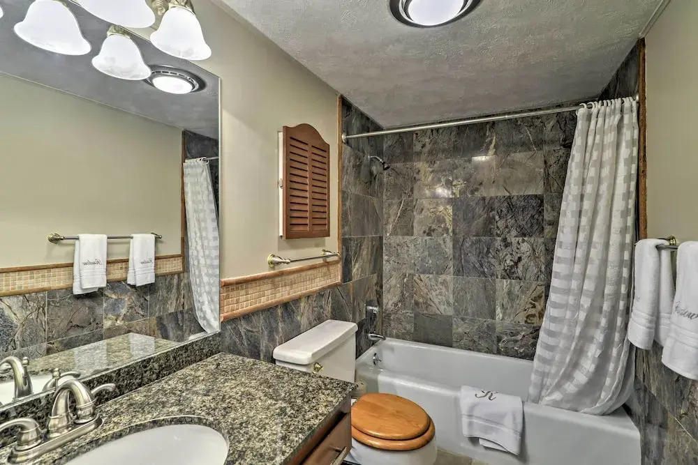 All-season Base w/ Views in Beech Mountain!