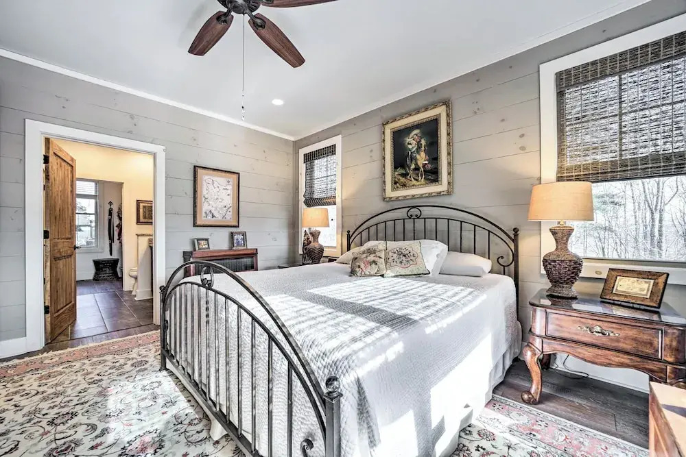 On 22 Acres! Mtn-View Cullowhee Craftsman Retreat