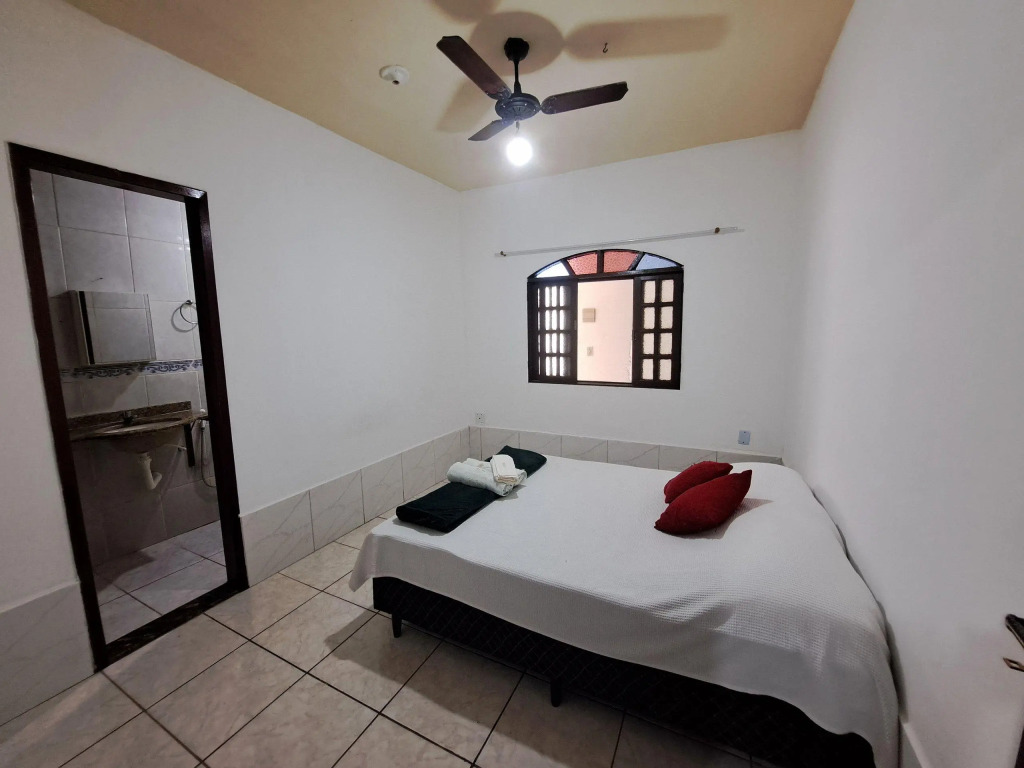 4 Quartos Espaçosos C/churrasqueira E Praia A 150m