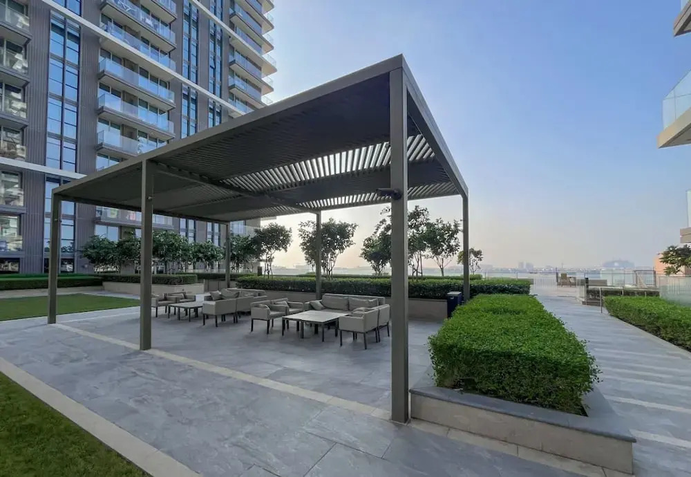 Modern 2BR w Direct Beach Access Emaar Beachfront