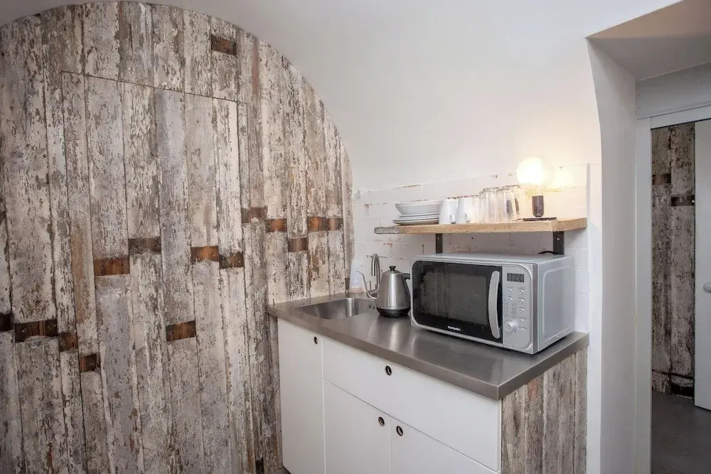 Higgihaus Apt1 36 37 Royal York Cres