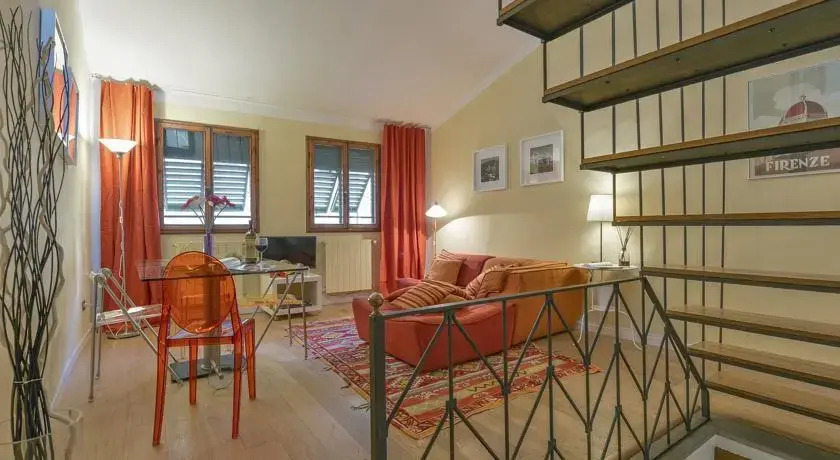 Scarlett Halldis Apartment