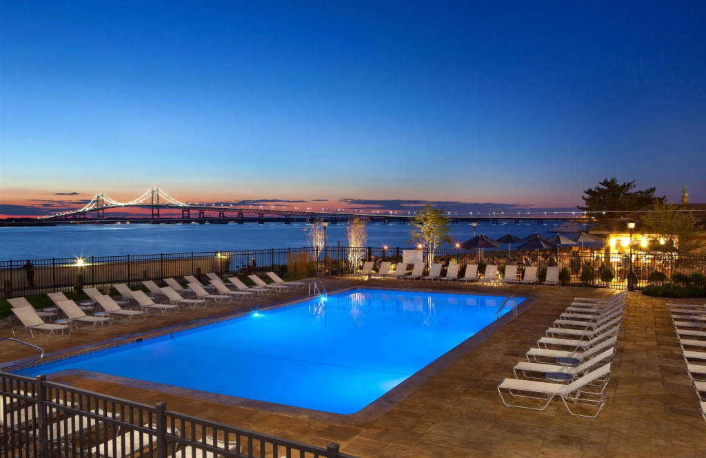 Newport Harbor Island Resort