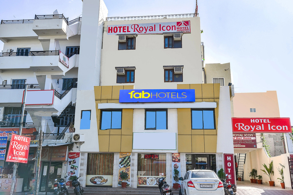Collection O 2228 Hotel Royal Icon