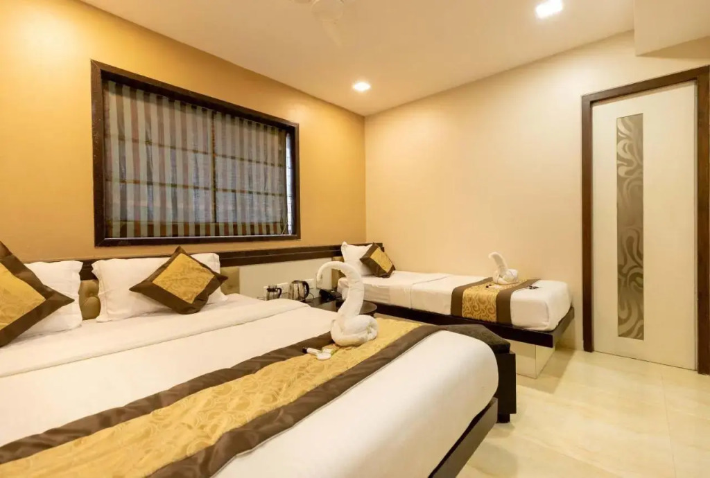 The Majlis Hotel - Near Taj Hotel Colaba