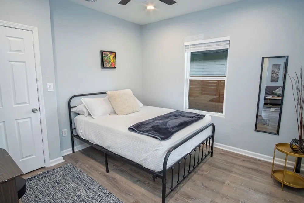 Don't Miss Dynamic 4br/2ba Near Jolly Riverwalk