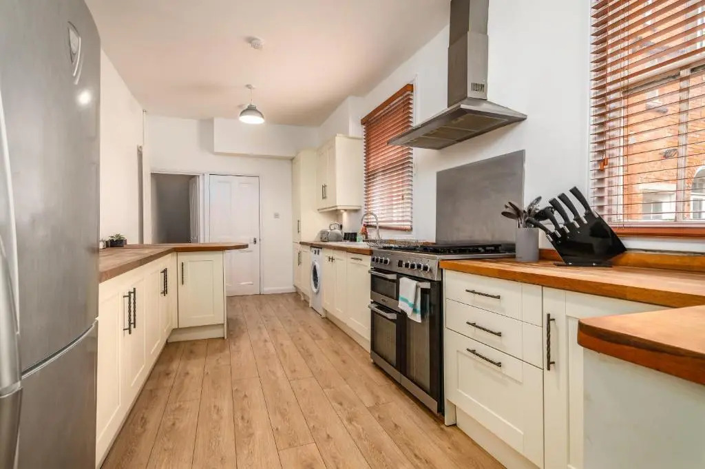Spacious Contractor House for Large Groups - Private Parking
