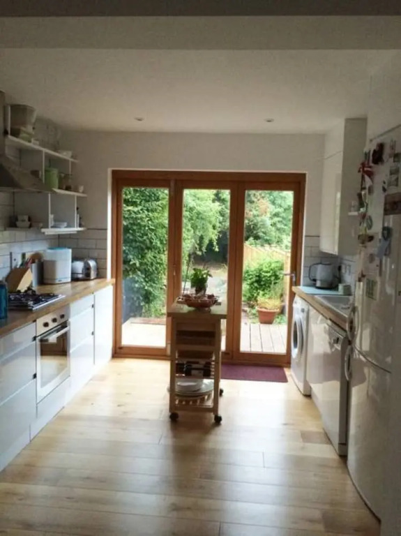 Bright 3 Bedroom Home Near Cowley Road