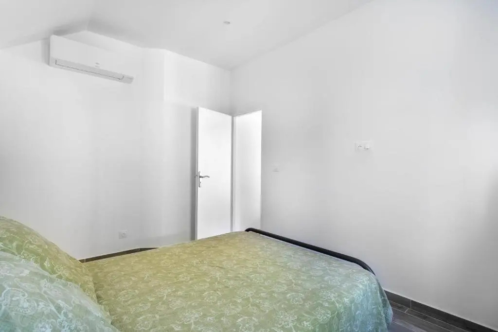 Luxurious 1 bedroom, AC, terrace, close beaches - Dodo et Tartine