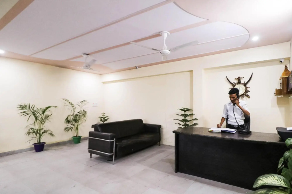 Akash Guest House by OYO Rooms