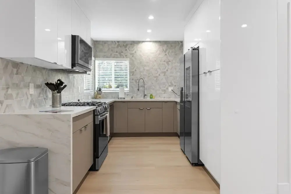 3BR House Fully Renovated 2025 Fenced Yard Patio Carport in Noho Arts District p85