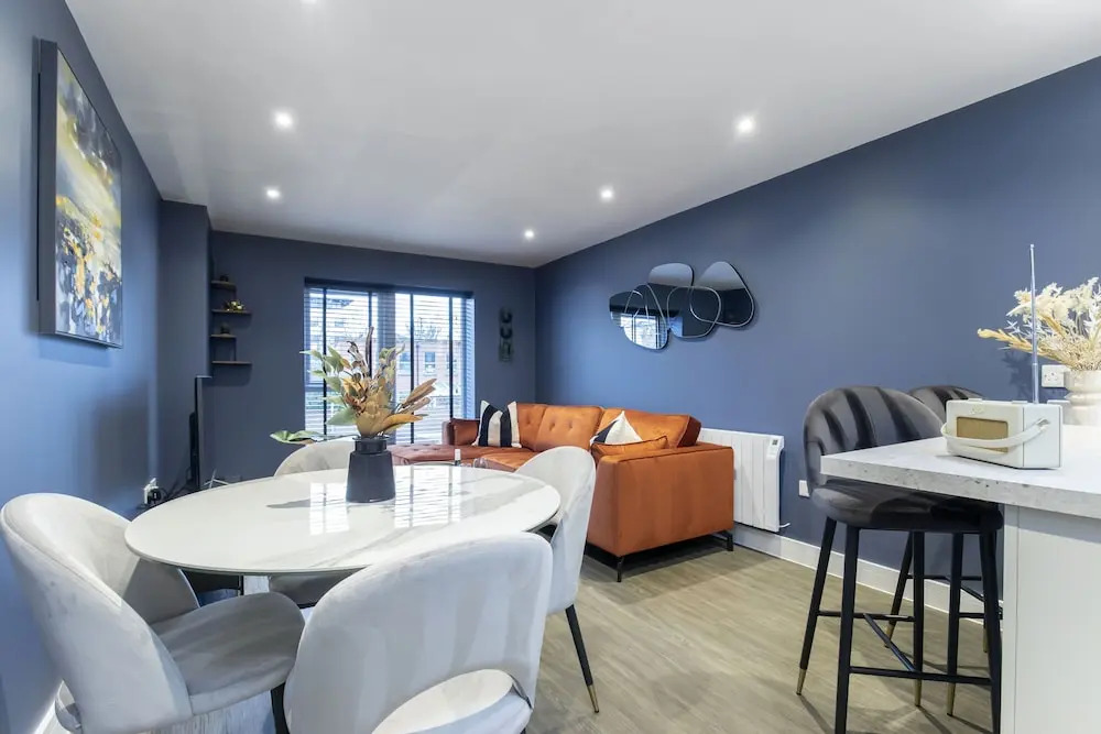 Elliot Oliver - Exquisite 2 Bedroom Apartment With Garden, Parking & EV Charger