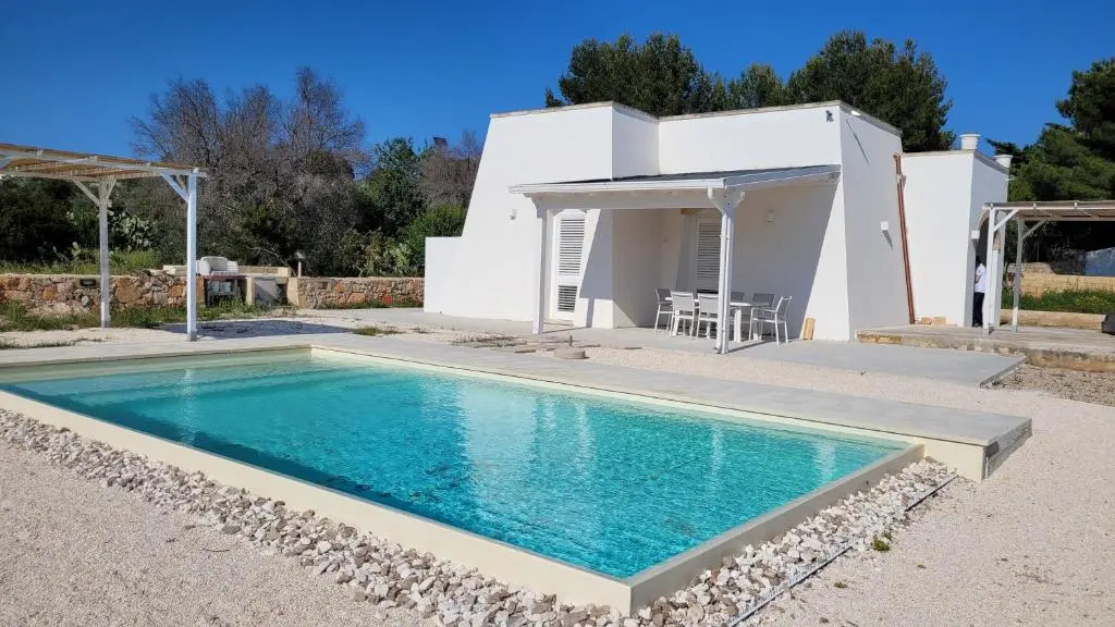 Villa Pescoluse with Pool and Sea View - Happy Rentals