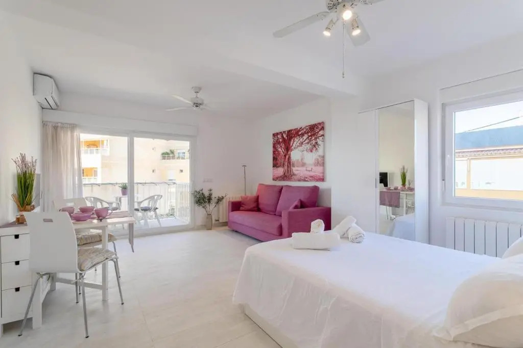 Very nice and modern studio front of the beach