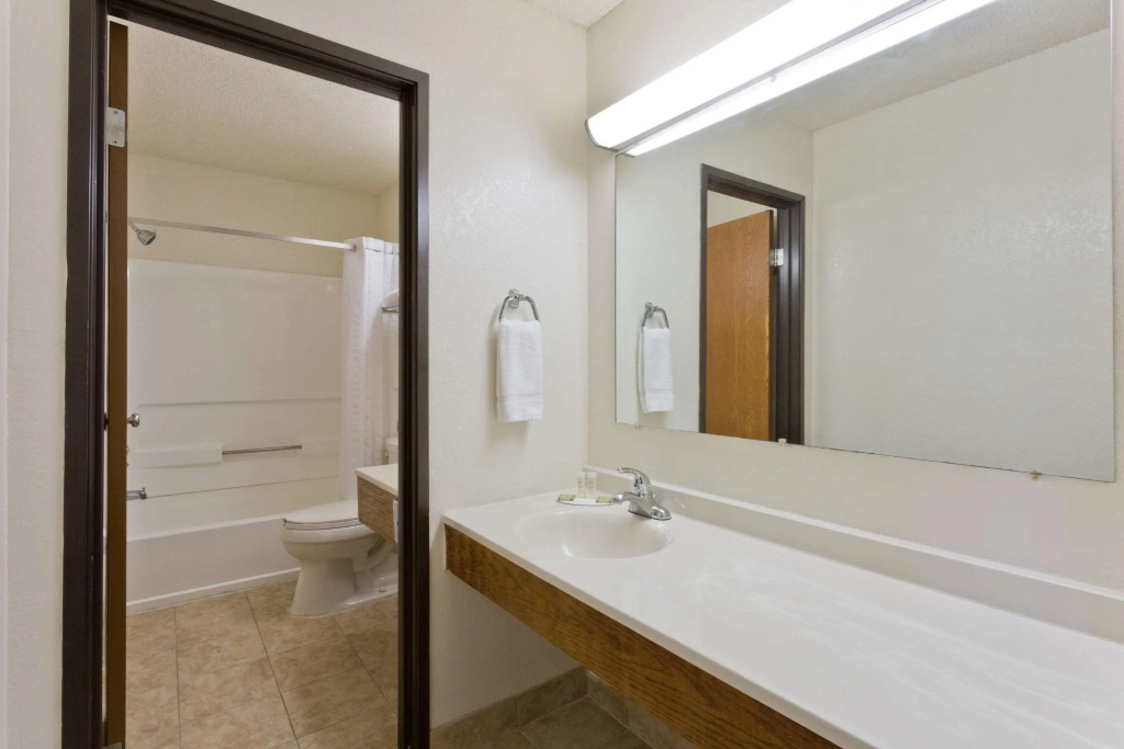 Super 8 by Wyndham Lexington Park/California Area
