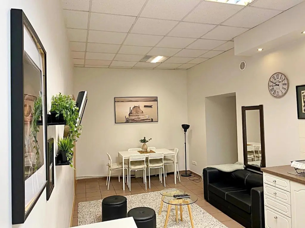 City Centre 3BD Apartment by Hostlovers