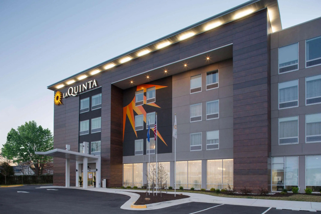 La Quinta Inn & Suites by Wyndham Manassas, VA- Dulles Airport
