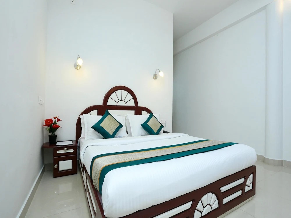 OYO 12759 Hotel Lumino
