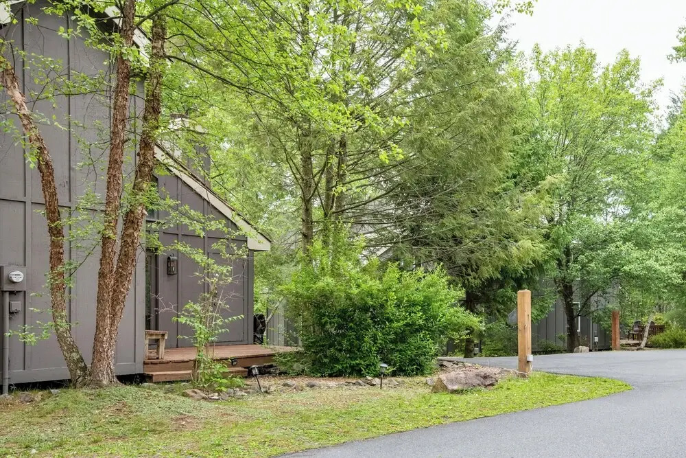 Lake Harmony Home w/ Screened Porch & Hot Tub!