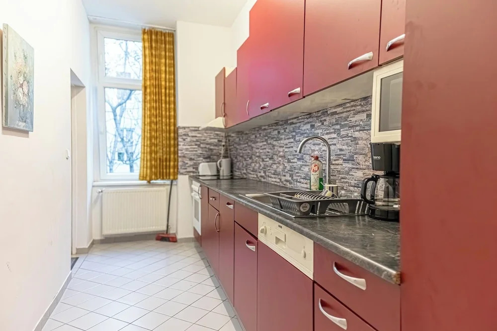3BR Belvedere Bookable for Long Stays