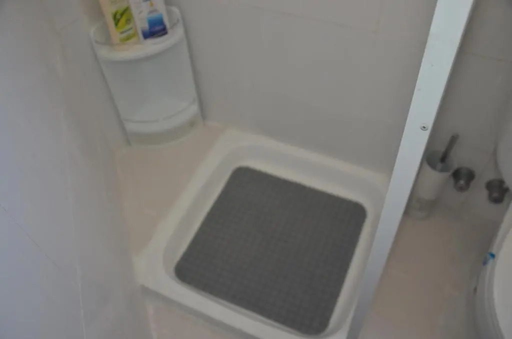 Independent whole 1st floor 1room 1balcony and views 1bathroom