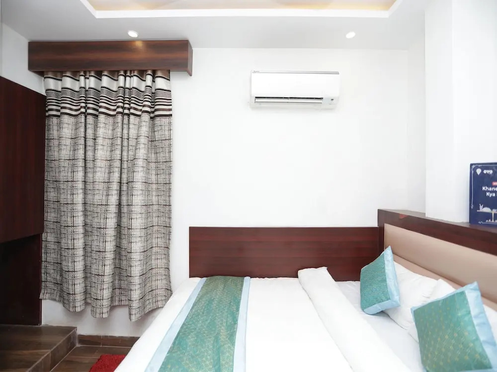 OYO 12503 Hotel Corner Point