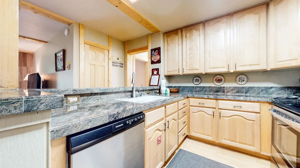 Summit Cozy Condo Getaway!