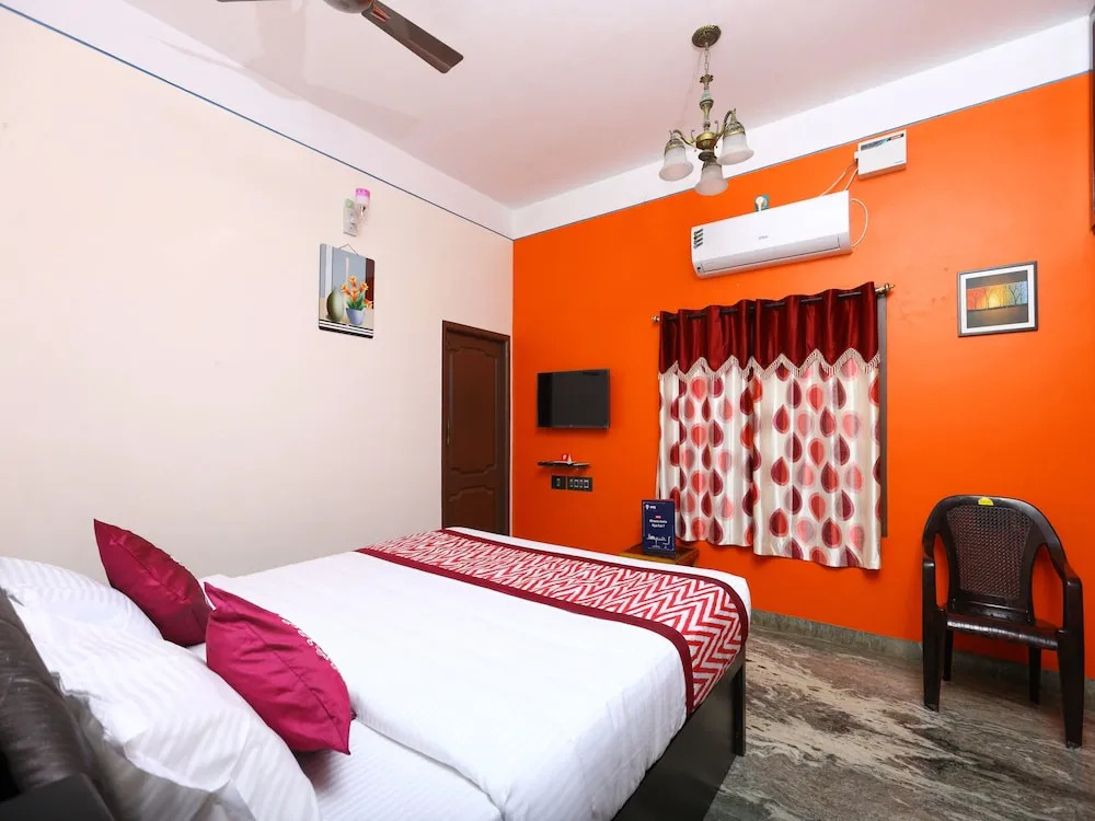 OYO 17062 Home Pleasant 1BHK Lawspet