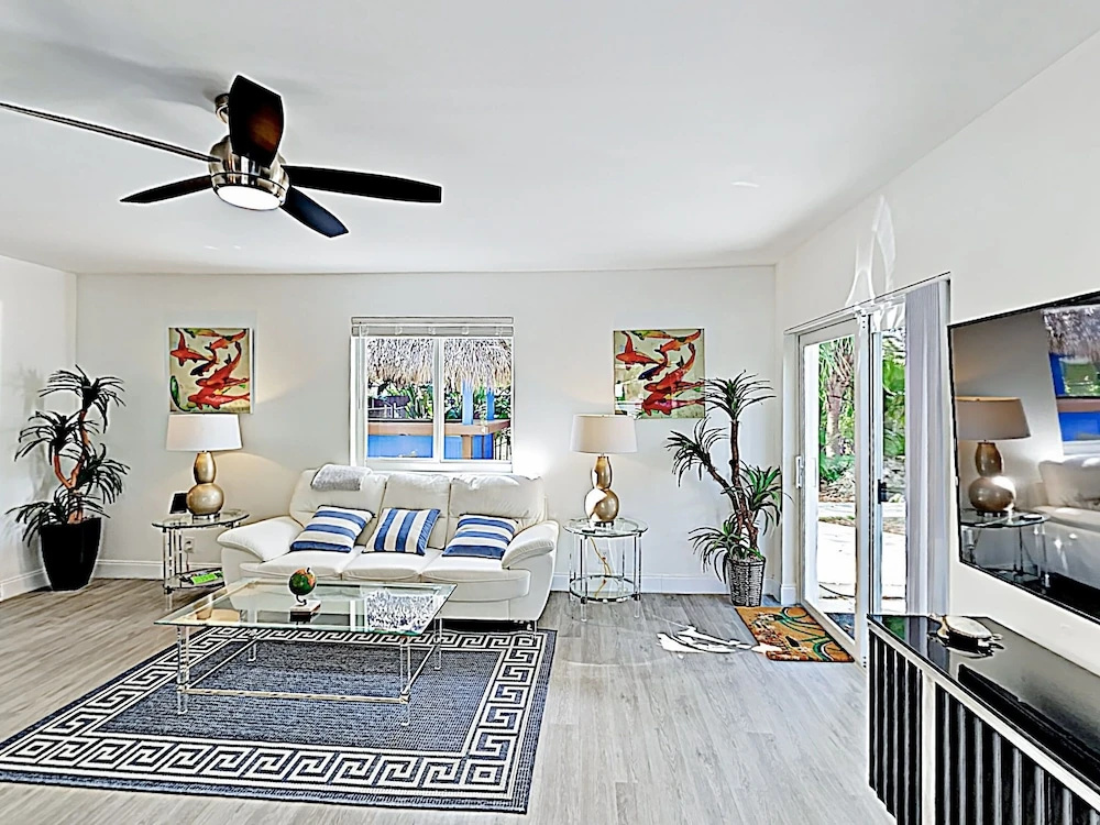 New Listing! Beach W/ Tiki Bar & Hot Tub 3 Bedroom Duplex