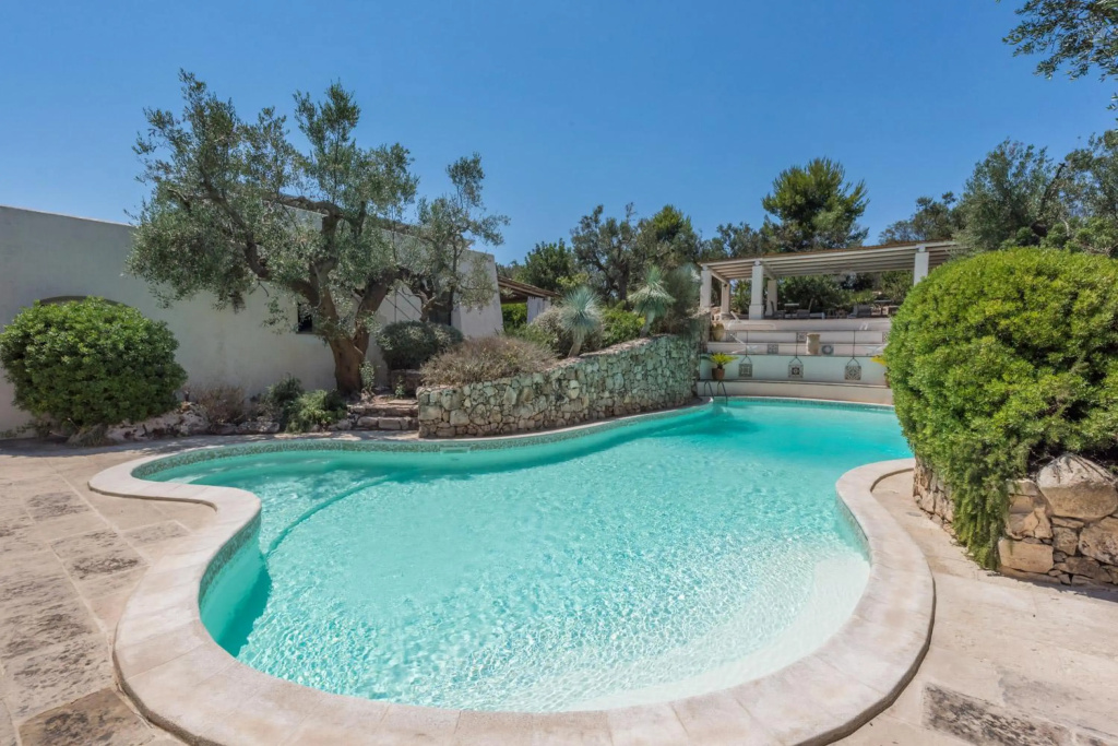 Pool, Trullo and Nature Preserve