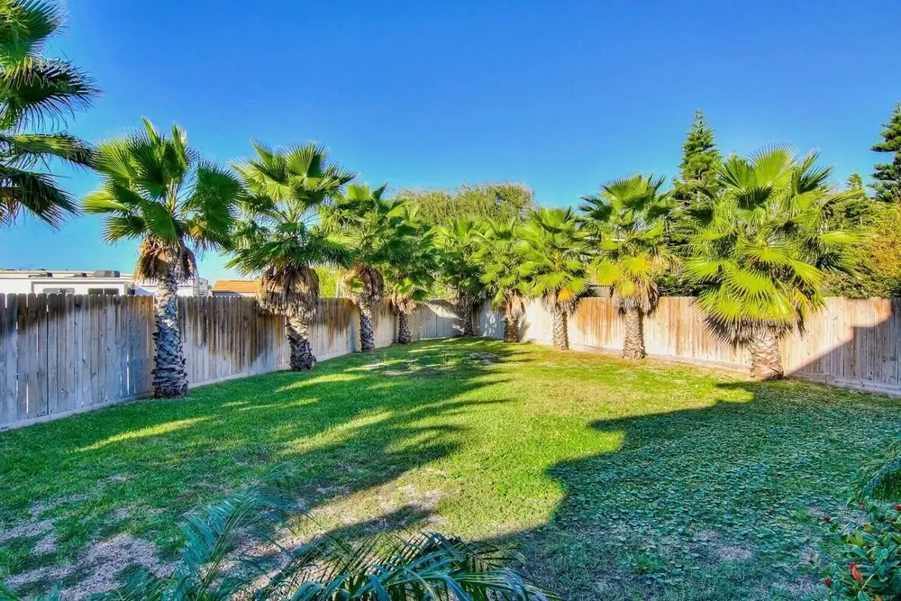 Saltwater Hippie 3 Bedroom Condo by Redawning