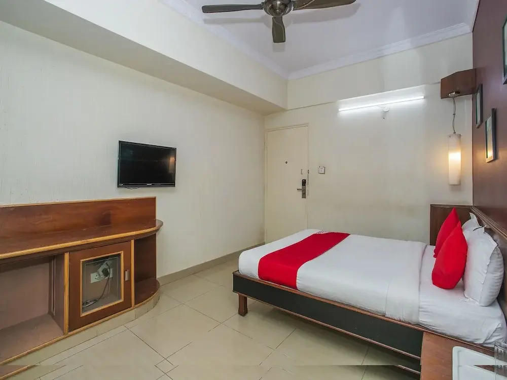 OYO 18762 Vaishnavi Residency