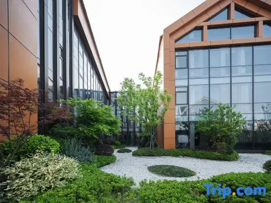 Yaqi Hotel (Ningbo Beilun Meishan Island)