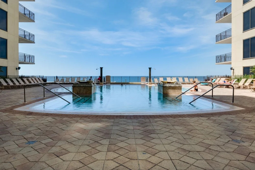 Across From The Beach! Near Pier Park & Dining! Sleeps 6! 2 BR / 2 BA