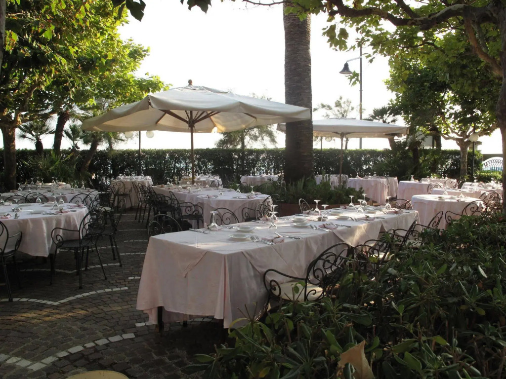 BAJAMAR BEACH HOTEL