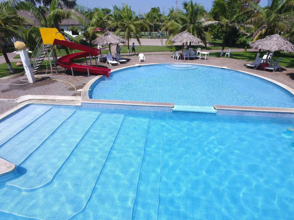 Las Hojas Resort & Beach Club