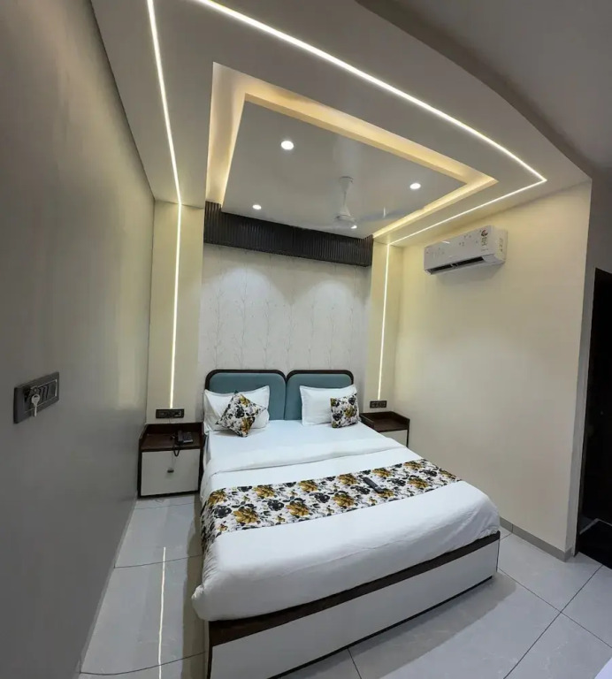 Hotel Vallabh Sky