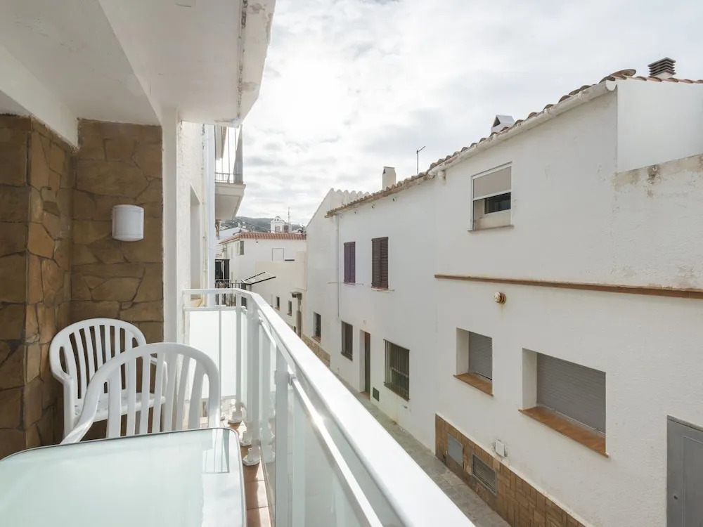 Quaint Farmhouse in Port de la Selva With Fireplace
