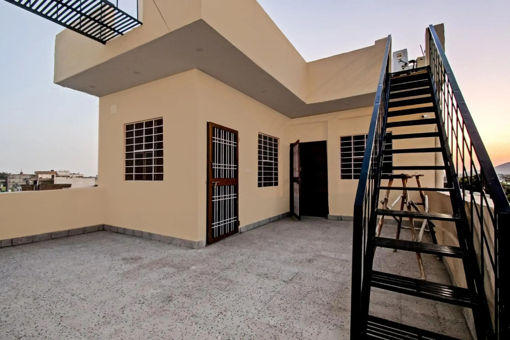OYO Flagship 70066 Hotel Green Apple