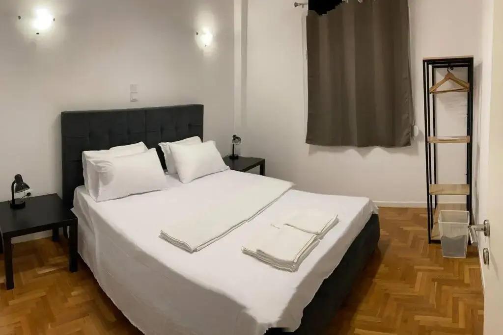 ACROPOLIS CASA Central Top floor Suite 150m from Metro Station