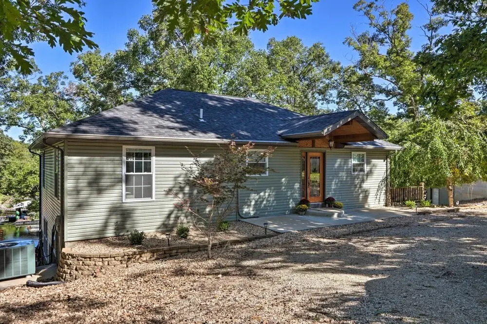 Dock & Jet Ski Slip: Lakeside Sunrise Beach Home!