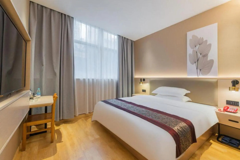 GreenTree Inn Express Hotel (Jinshan Avenue, Juyuanzhou Metro Station)