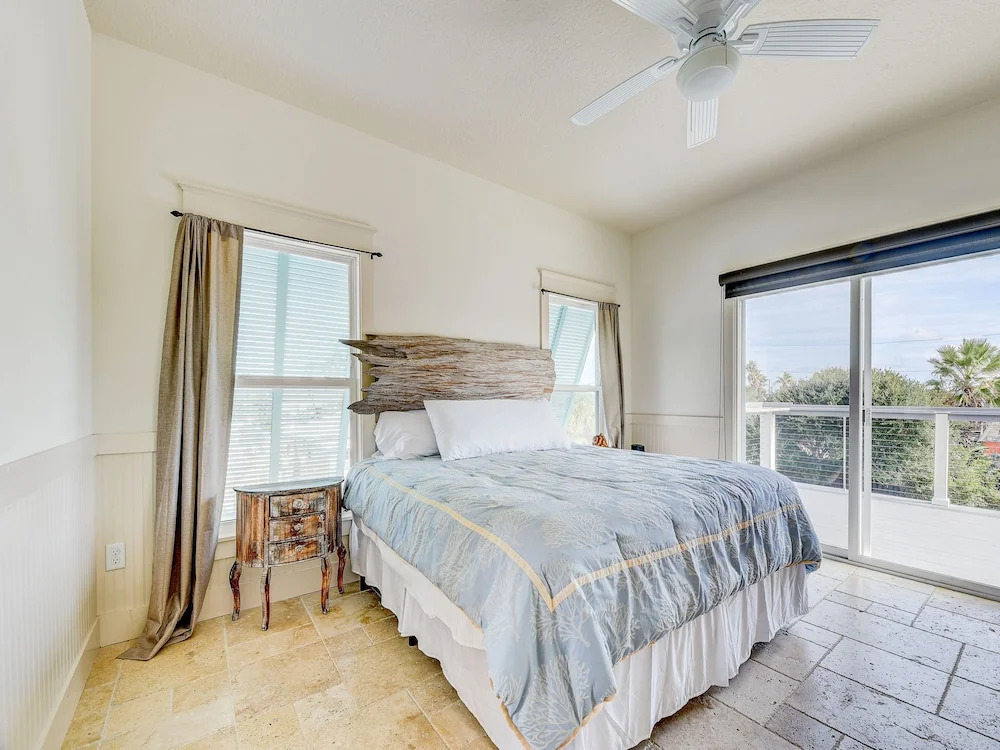 Sea Spray Beach House by Vtrips