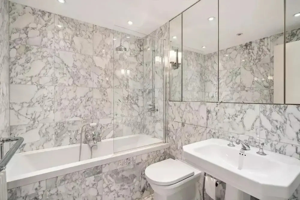 Luxurious 3-bed 2-bath Apartment in Belgravia