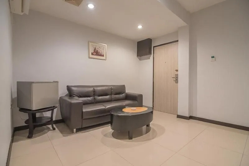 RedDoorz Plus near Harbour Bay Mall Batam